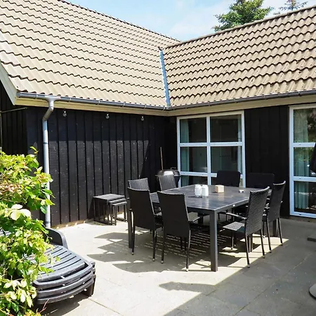 10 Person Holiday In Bl Vand Blavand