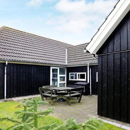 10 Person Holiday In Bl Vand